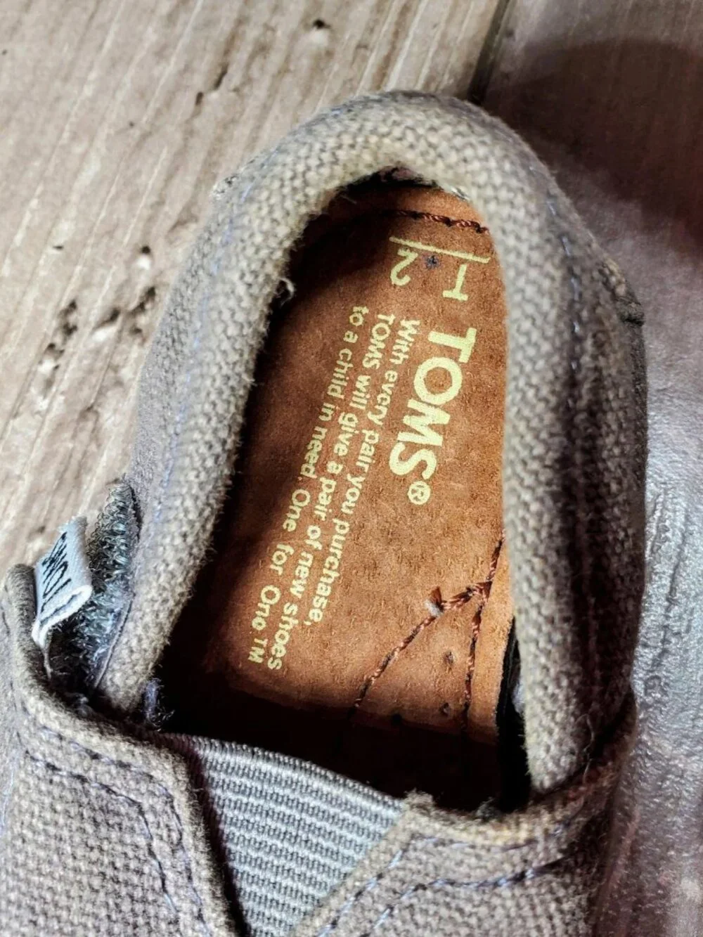 TOMS Size 2 Canvas Baby Shoes Ash Gray Beige NWOT